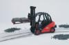 Набор Bruder погрузчик вилочный Linde H30D с паллетами - 02-511