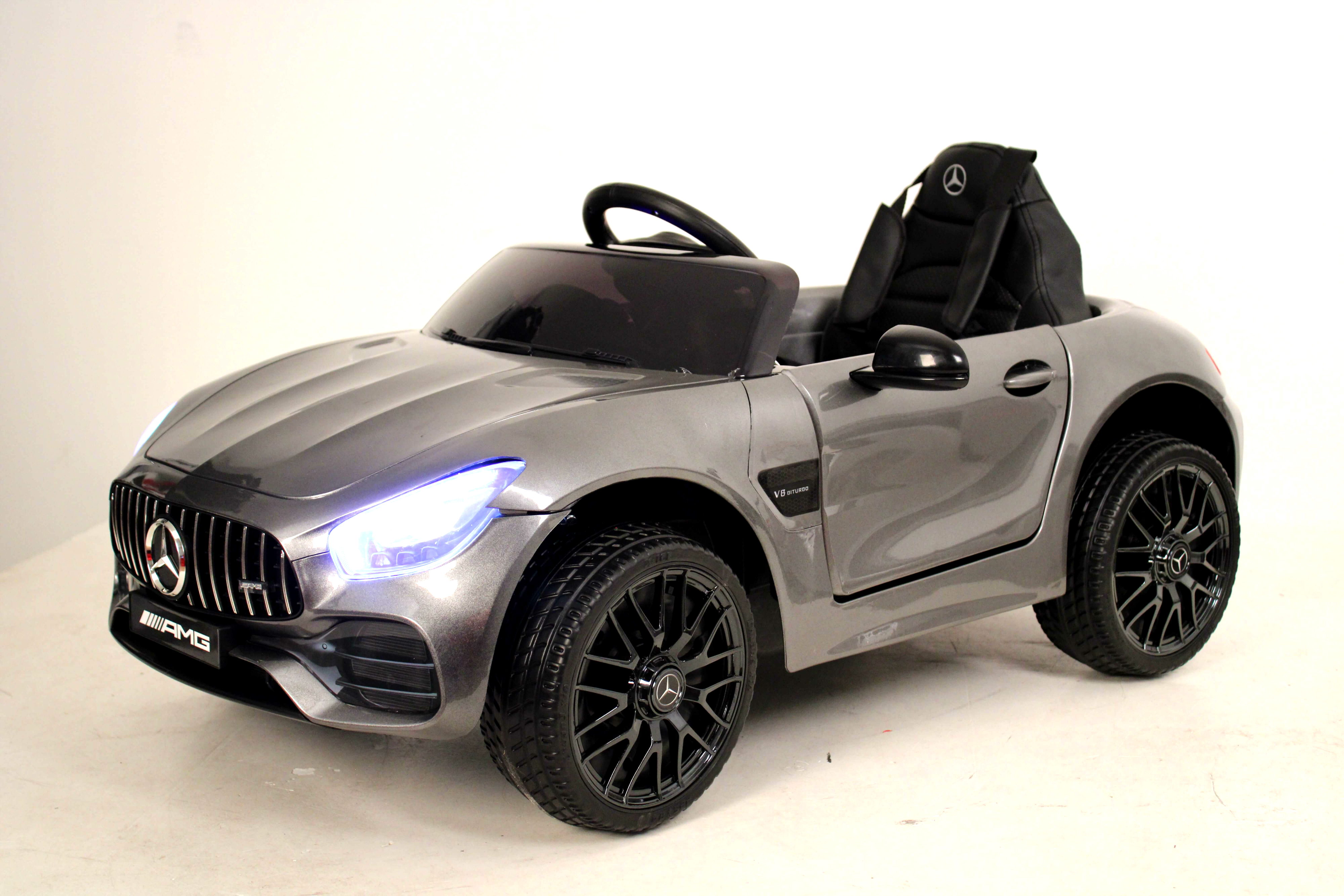 Электромобиль RiverToys Mercedes-Benz AMG GT-O008OO